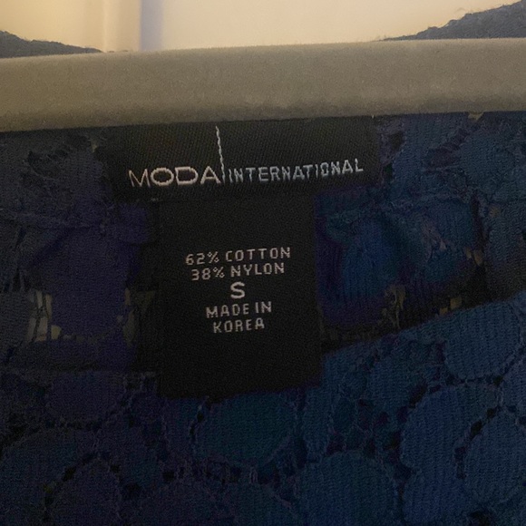 Moda International Navy Lace Blouse- size small - Picture 3 of 5